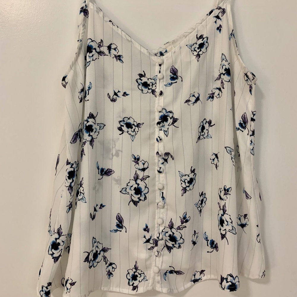 Kirious light flowy floral tank top: Size M